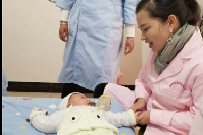 学月嫂好还是小儿推拿好，李女士现身说法